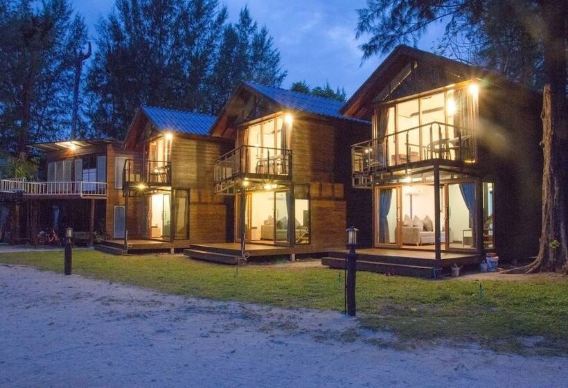 بنجلو قياسى, Salisa Resort