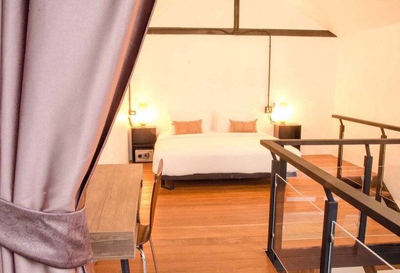 بنجلو قياسى, Salisa Resort