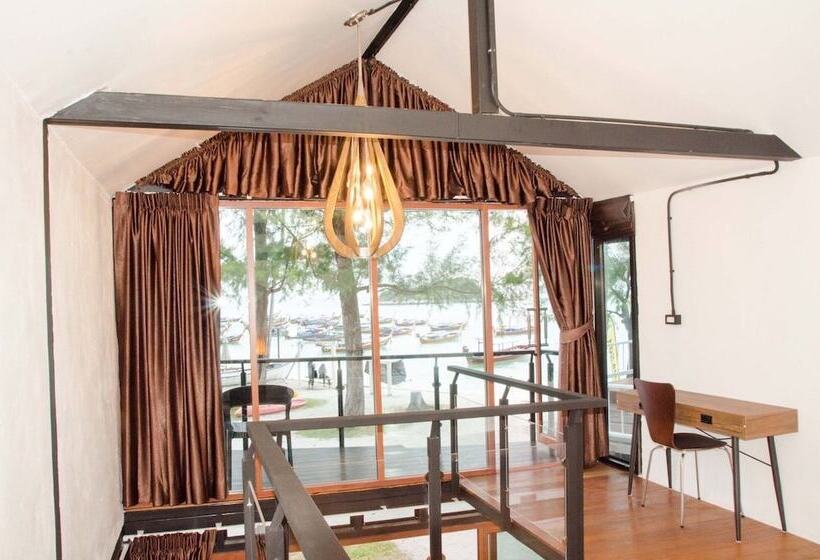 بنجلو قياسى, Salisa Resort