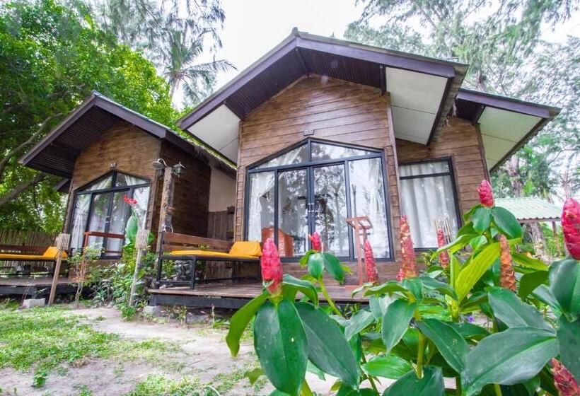 بنجلو قياسى مطل على البحر, Salisa Resort