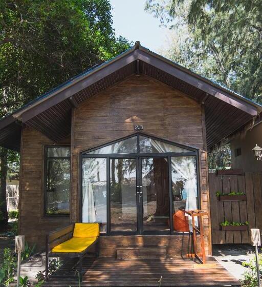 بنجلو قياسى مطل على البحر, Salisa Resort