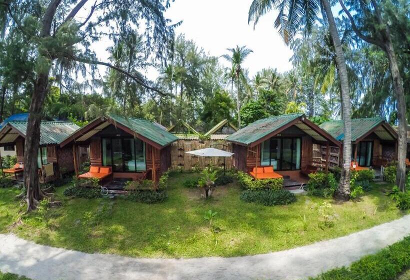 Бунгало Стандарт, Salisa Resort