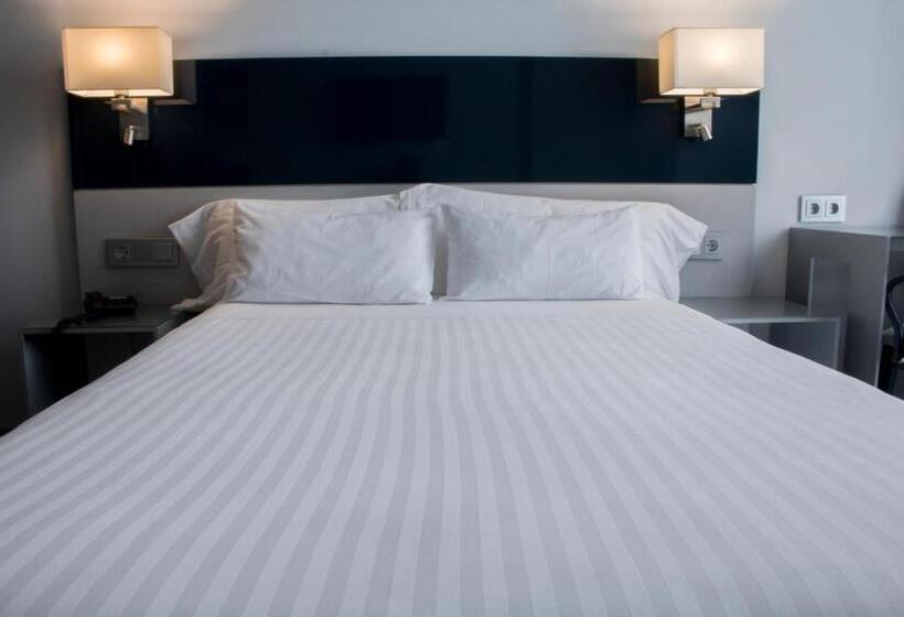 غرفة قياسية لذوى الاحتياجات الخاصة, Santa Eulalia