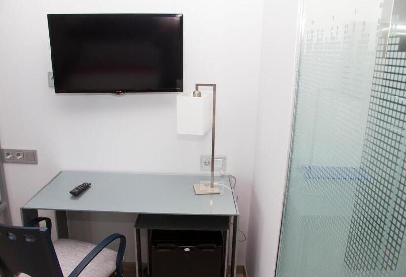 غرفة قياسية لذوى الاحتياجات الخاصة, Santa Eulalia