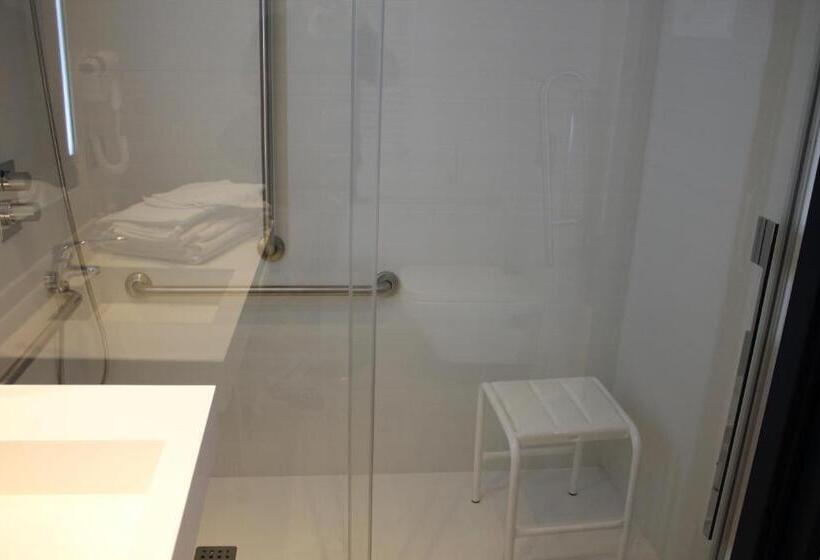 غرفة قياسية لذوى الاحتياجات الخاصة, Santa Eulalia