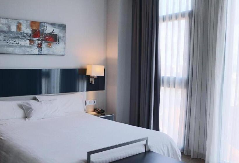 غرفة قياسية, Santa Eulalia