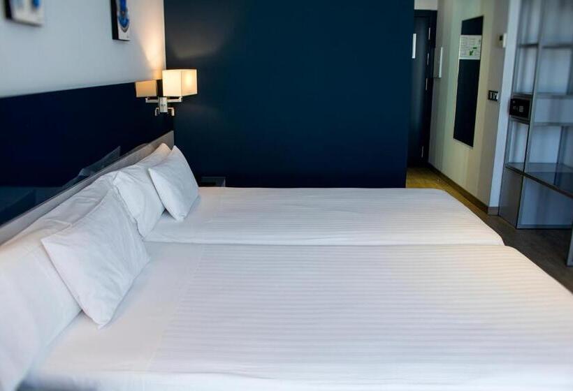 غرفة قياسية, Santa Eulalia