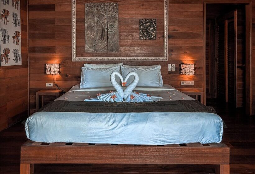 스탠다드 방갈로, Ten Moons Lipe Resort