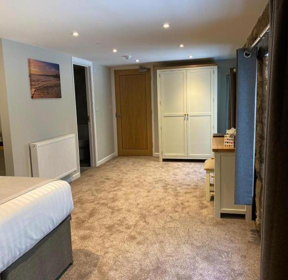 Номер Superior, The Britannia Inn & Waves Restaurant