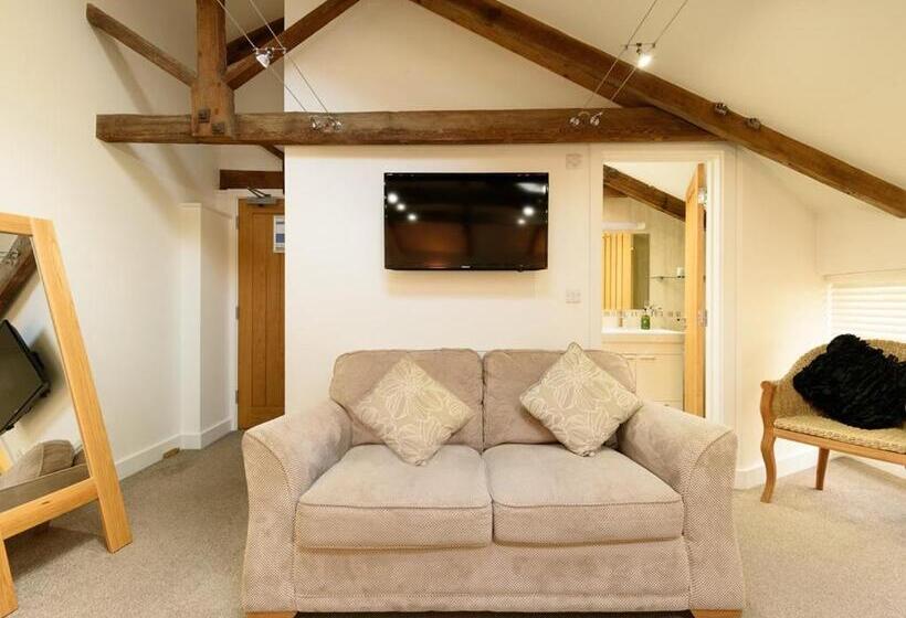 Трехместный Номер Superior, The Britannia Inn & Waves Restaurant