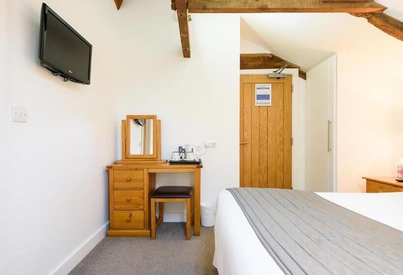 Номер Basic, The Britannia Inn & Waves Restaurant