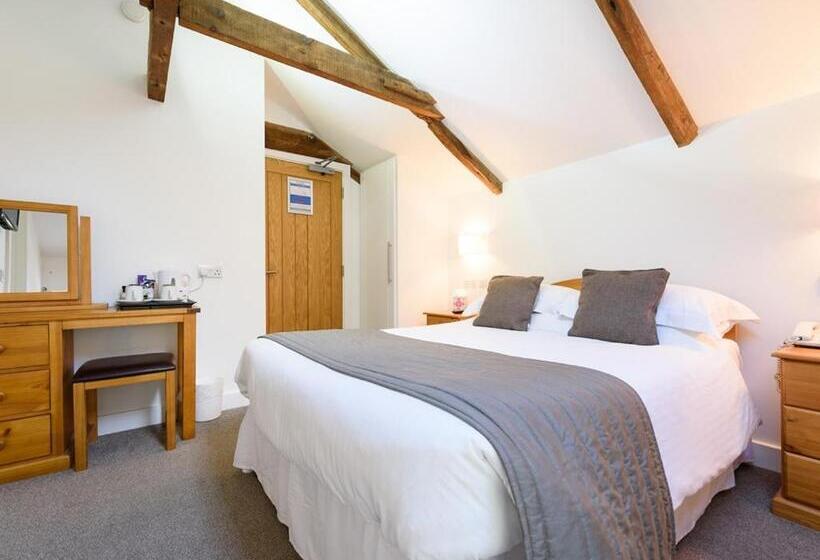 Номер Basic, The Britannia Inn & Waves Restaurant