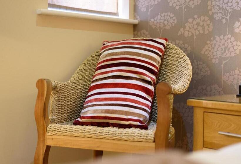 Номер Basic, The Britannia Inn & Waves Restaurant