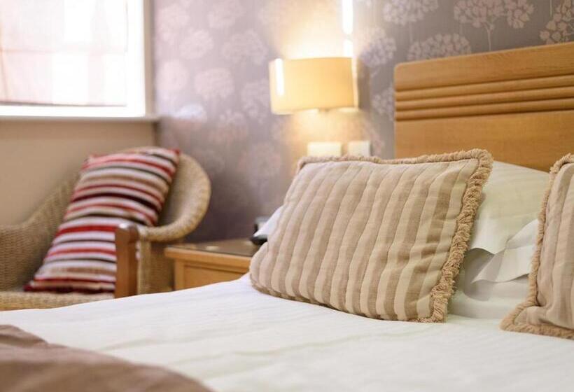 Номер Basic, The Britannia Inn & Waves Restaurant