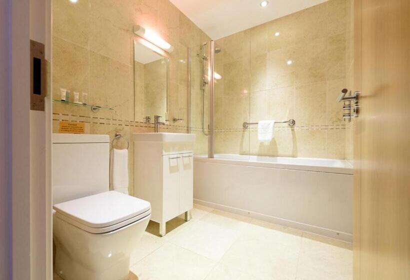 Четырехместный Номер Superior, The Britannia Inn & Waves Restaurant