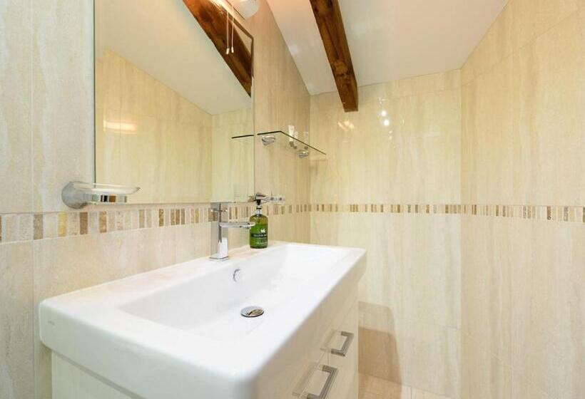 Трехместный Номер Superior, The Britannia Inn & Waves Restaurant