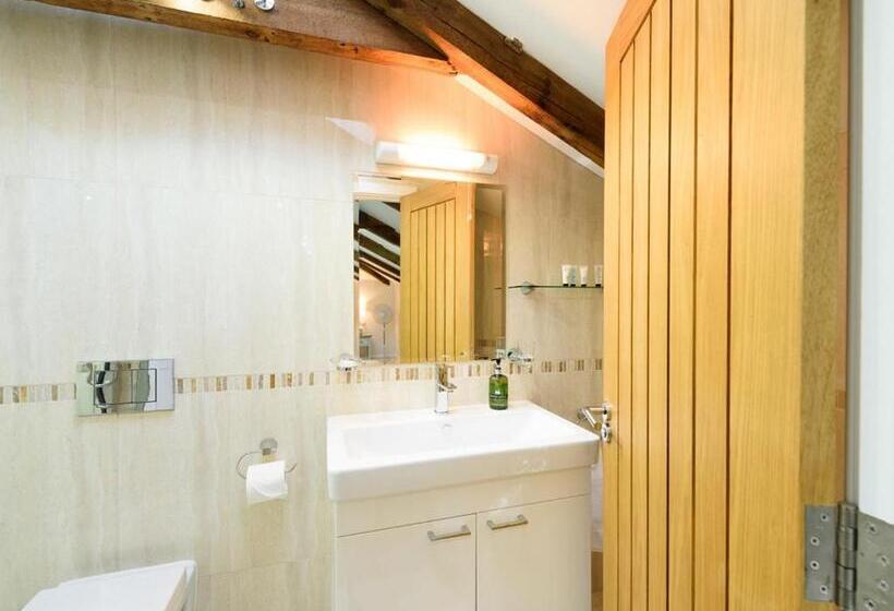 Трехместный Номер Superior, The Britannia Inn & Waves Restaurant