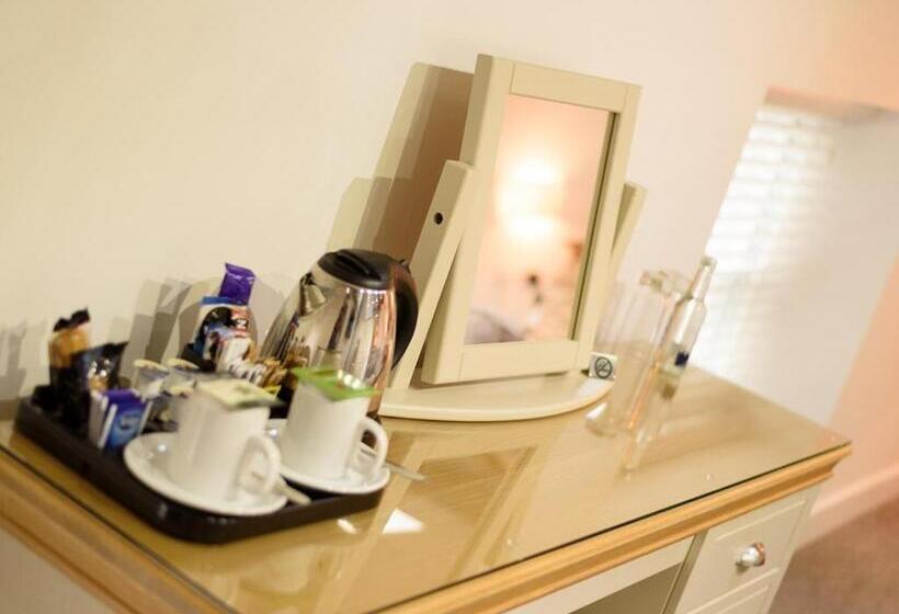 Трехместный Номер Superior, The Britannia Inn & Waves Restaurant