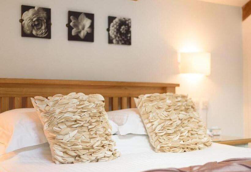 Трехместный Номер Superior, The Britannia Inn & Waves Restaurant