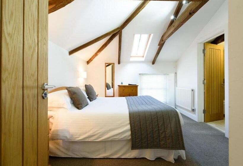 Номер Basic, The Britannia Inn & Waves Restaurant