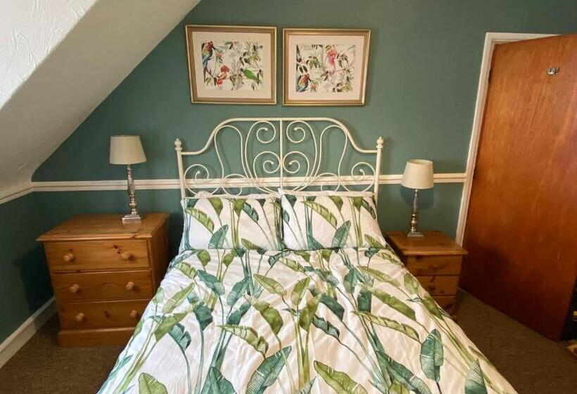 غرفة قياسية حمام مشترك, The Angove