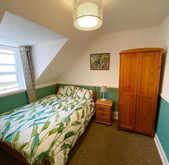 غرفة قياسية فردية حمام مشترك, The Angove