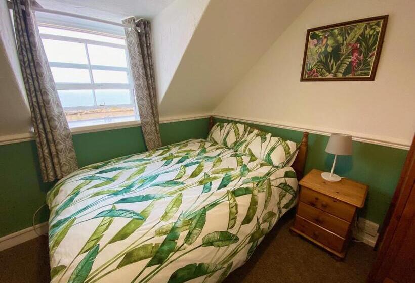 غرفة قياسية فردية حمام مشترك, The Angove