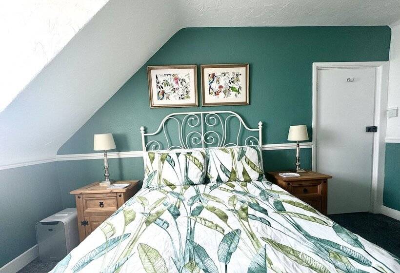 غرفة قياسية حمام مشترك, The Angove