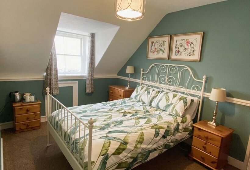 غرفة قياسية حمام مشترك, The Angove