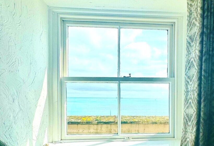 غرفة قياسية فردية حمام مشترك, The Angove