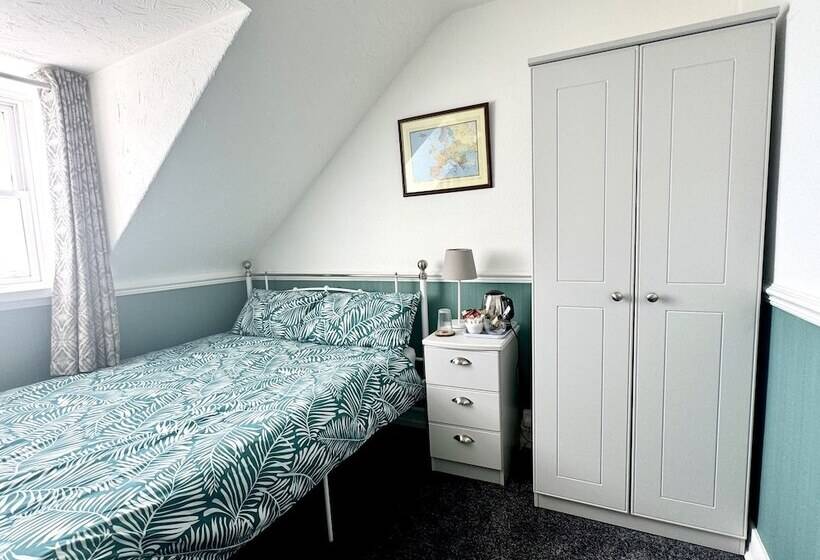 غرفة قياسية فردية حمام مشترك, The Angove