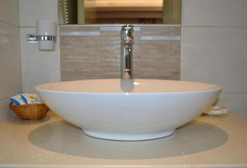 اتاق سوپریور با چشمانداز دریا, Saga