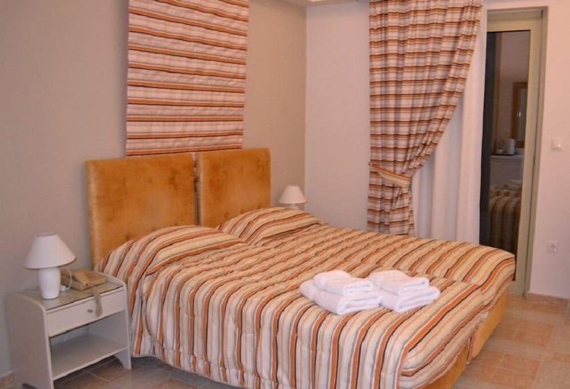 اتاق استاندارد سه نفره, Saga