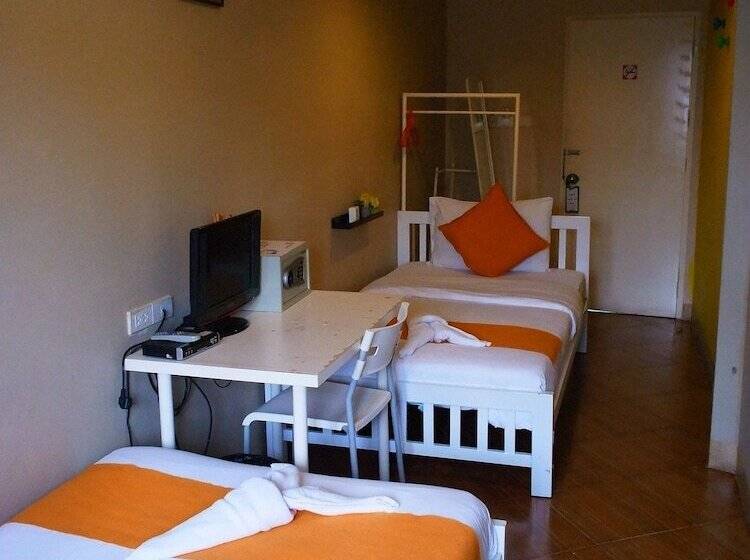 اتاق استاندارد با سرویس بهداشتی مشترک, Vx The Fifty