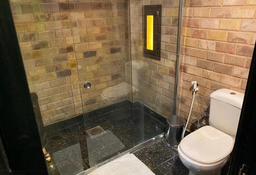 کلبه ییلاقی, Artika Wadi Kiki