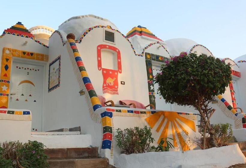 اتاق لوکس با تخت بزرگ, Artika Wadi Kiki