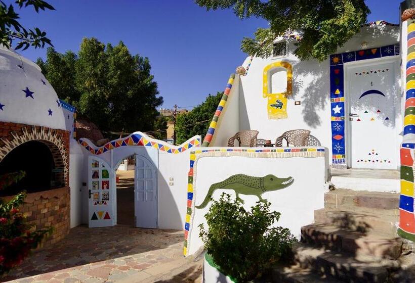 اتاق لوکس با تخت بزرگ, Artika Wadi Kiki