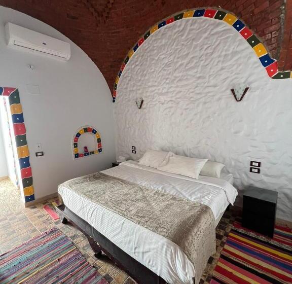 اتاق لوکس با تخت بزرگ, Artika Wadi Kiki