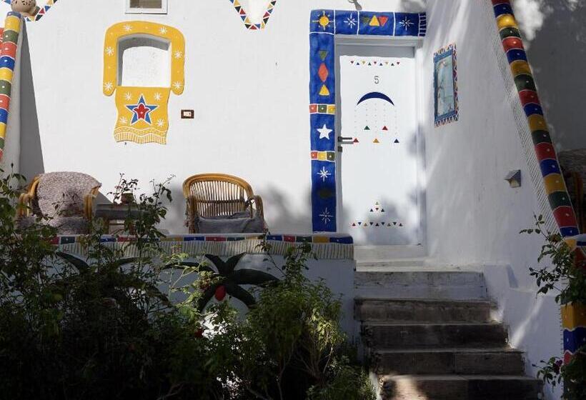 اتاق لوکس با تخت بزرگ, Artika Wadi Kiki