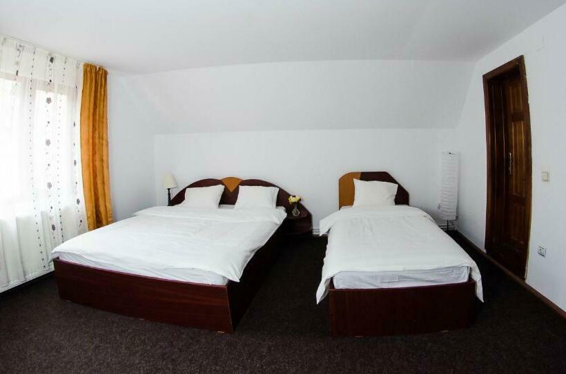 غرفة قياسية ثلاثية, Pensiunea Tara