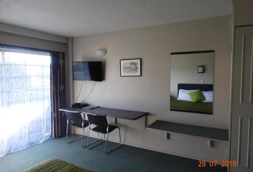 إستوديو قياسى, Ambassador Motel