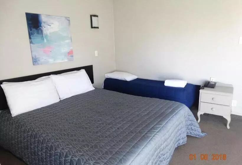 家族用アパートメント, Ambassador Motel