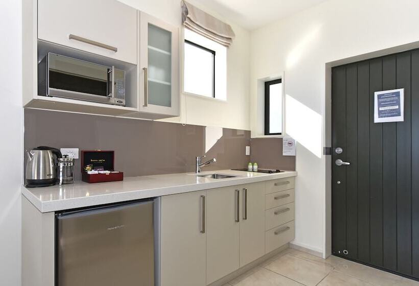 استودیو اجرایی, Aoraki Court Motel