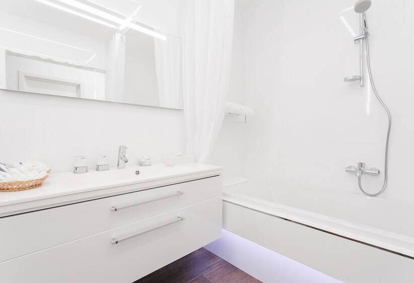 سوئیت پرزیدنت, Grand Hotel Oka Premium