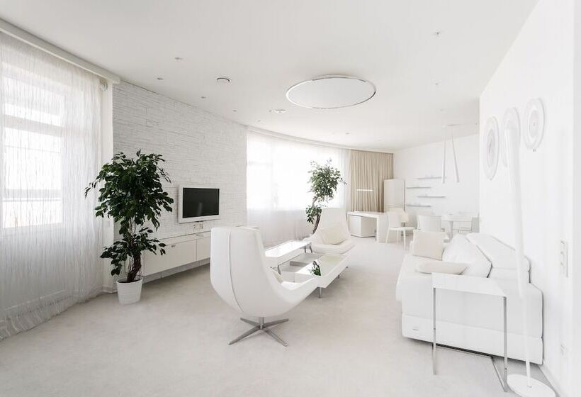 سوئیت پرزیدنت, Grand Hotel Oka Premium