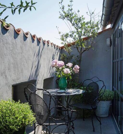 غرفة برستيج, Auberge De Banne