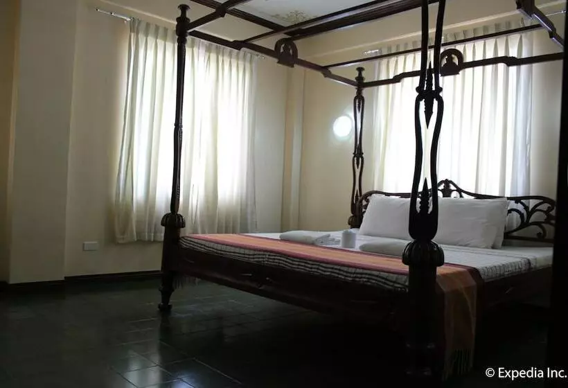 Perhehuone, Casa Rica