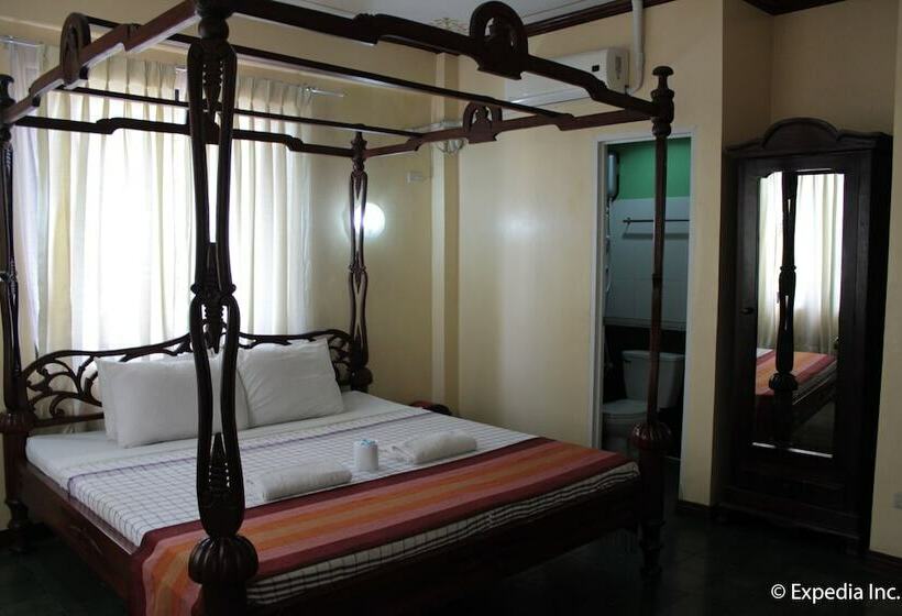 غرفة عائلية, Casa Rica