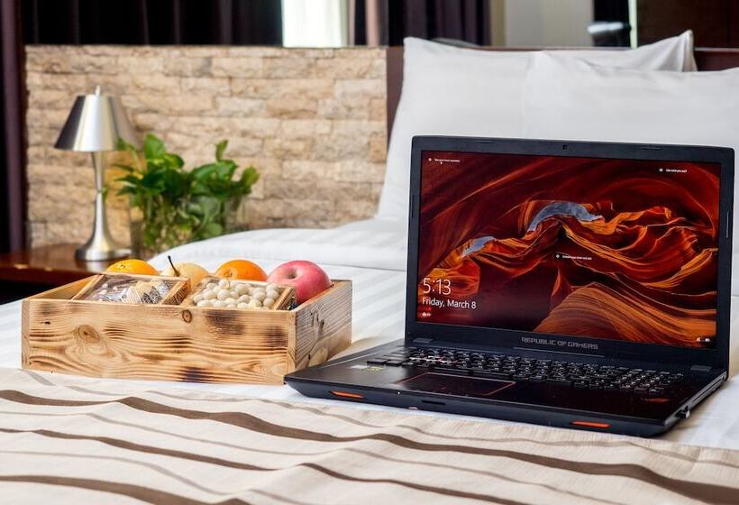 Executive Suite, Da Vienna Boutique