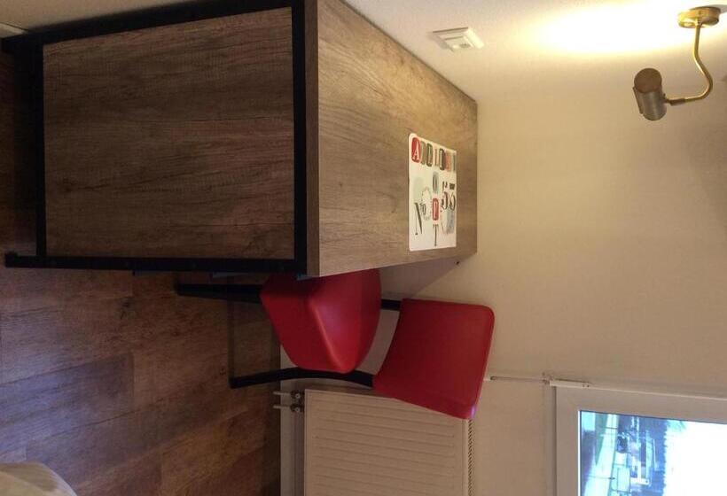 اتاق استاندارد با وان آب گرم, Des Bois